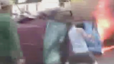 4 oameni, blocati intr-o masina in flacari."5 secunde au facut diferenta intre viata si moarte"VIDEO