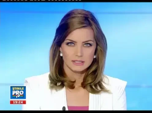 A stat atarnata in cordelina, deasupra prapastiei, peste 12 ore. Salvatorii, alergati de un urs