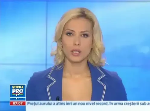 "Am simtit cum fuge drumul de sub noi". O banda a DN18 s-a prabusit din cauza ploilor