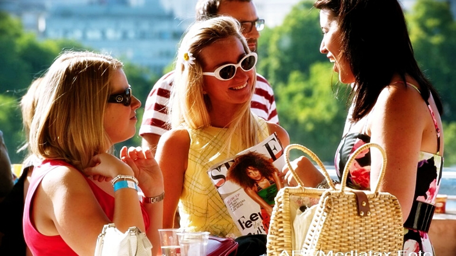 Schema Eforie. Trei femei au inselat zambind, cu 2,4 milioane de euro, 25 de oameni