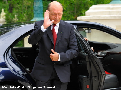 Basescu, apel catre romani: Sunteti suparati, dar intelegeti ca nimeni n-a vrut sa va taie salariile