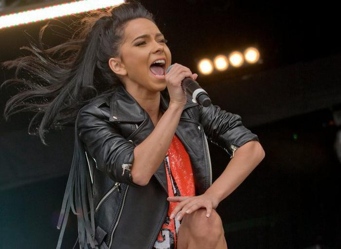 Anglia, la picioarele Innei. 70.000 de fani au dansat pe muzica ei. Cum de i-a cucerit? VIDEO