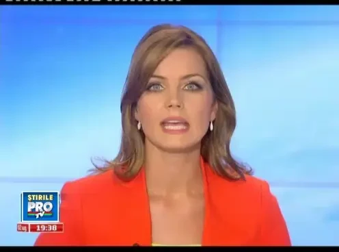 Primarul care rezolva problema parcarii ilegale cu TANCUL. Vezi cum face praf un Mercedes. VIDEO