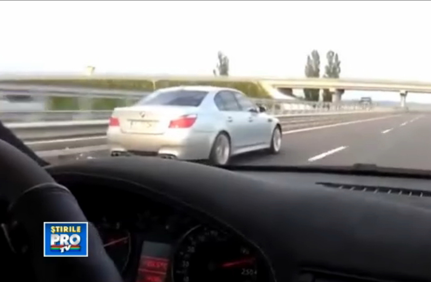 Record de viteza pe autostrada Bechtel. Intrecere cu peste 300 km/h. Politia a gasit un sofer. VIDEO