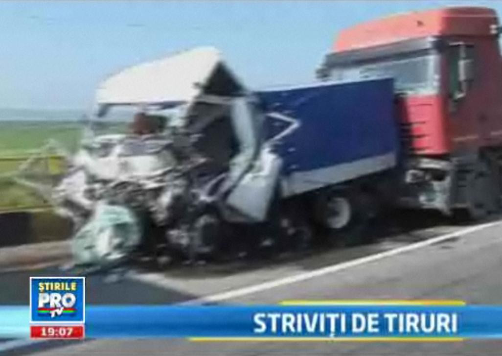 O frana brusca le-a schimbat destinul. 6 romani care se intorceau din Italia, striviti de TIR-uri