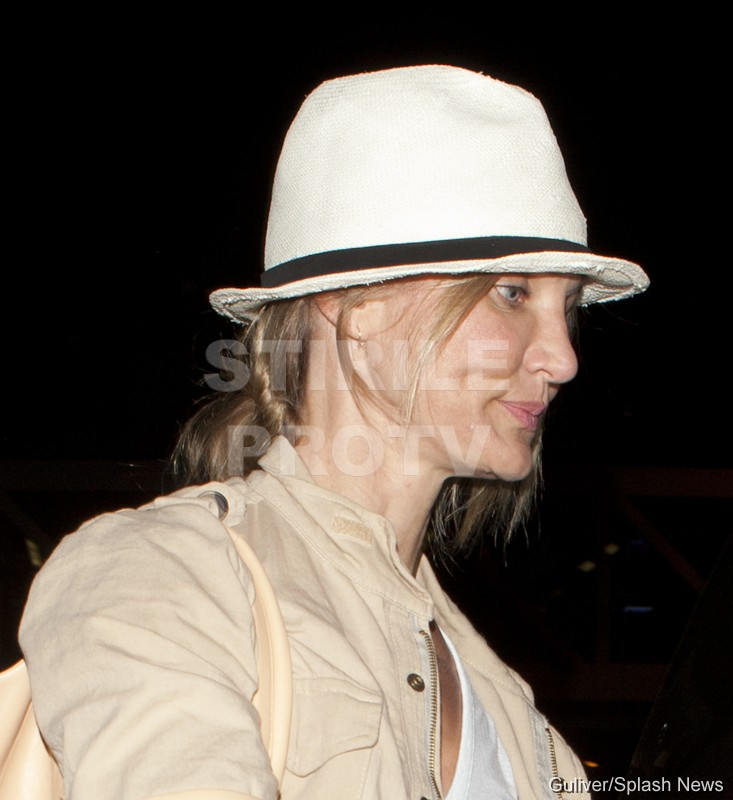 Cameron Diaz si-a uitat masca de diva sexy acasa. Asa arata blonda fara urma de machiaj.GALERIE FOTO