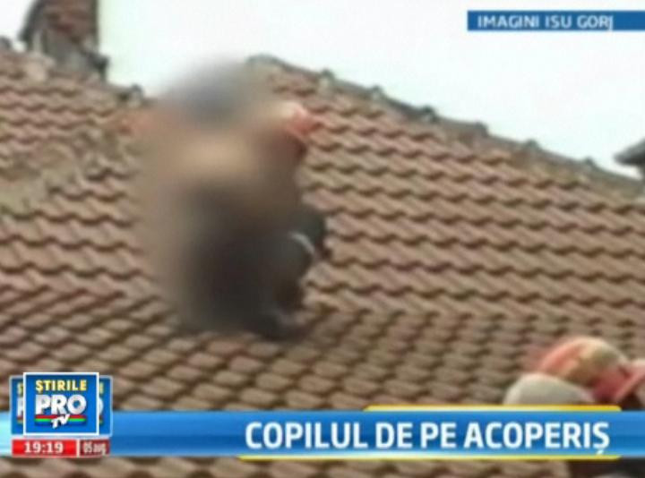 Cum a putut un copil de 2 ani sa ajunga in varful casei, pe acoperis? Nimeni nu stie