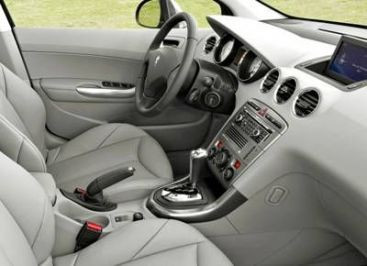 Atentie la masina. Hackerii v-o pot fura fara sa o atinga