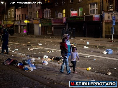 Huligani VS. Politie. Londra n-a mai trait momente atat de violente de la Al Doilea Razboi Mondial