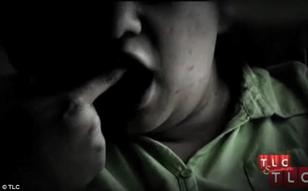 Vaduva dependenta de cenusa raposatului: Prima data am bagat degetul. VIDEO