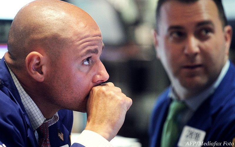 Cui ii e frica de Standard & Poor's. Bursele "prevad" ca o noua tara de triplu A isi pierde ratingul