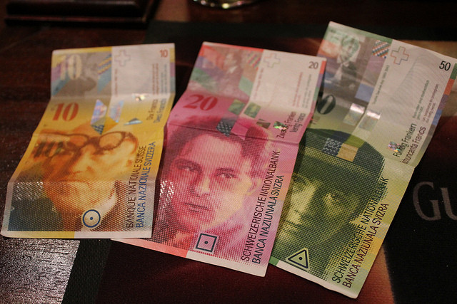 Romanii care au credite in euro sau in franci elvetieni pot rasufla usurati deocamdata