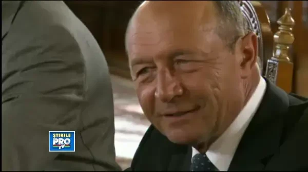 Basescu le spune bancherilor, razand: