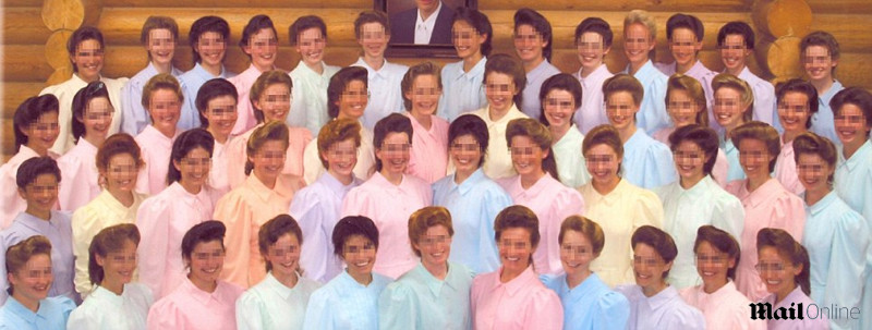 FOTO. Inchisoare pe viata pentru "profetul" venerat de 50 de neveste. Imaginea care l-a "infundat"