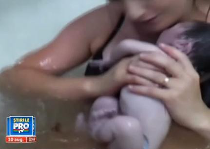 Acesta este primul bebelus nascut sub apa la maternitatea din Botosani. Costul unei nasteri, 500 €