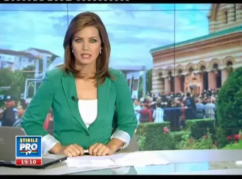 Zeci de credinciosi au lesinat in timp ce asteptau sa atinga mostele Sf. Nifon