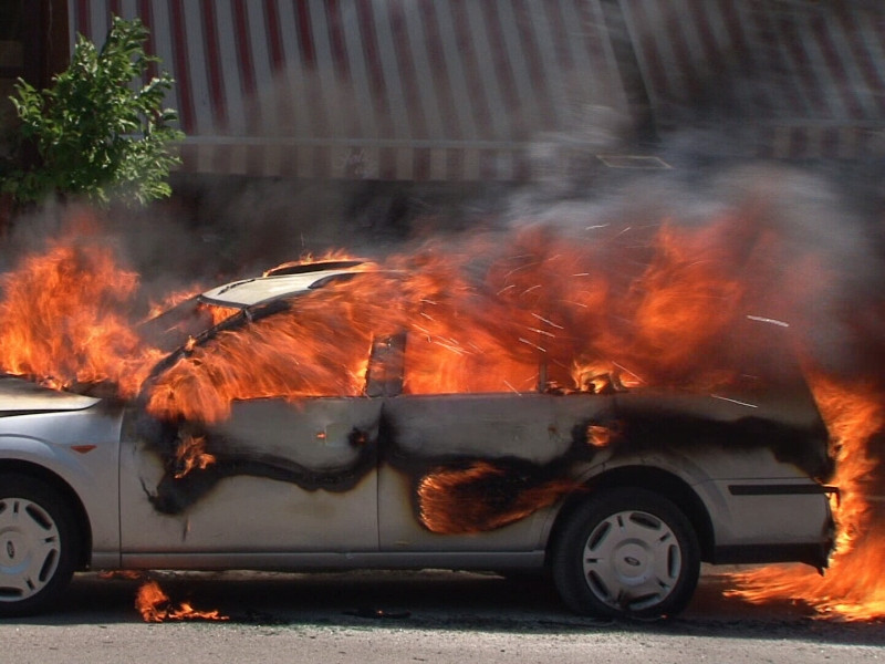 I-a luat foc masina pe care o cumparase din Germania, la mana a doua