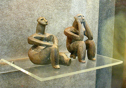 "Ganditoarea de la Pietrele". O statuie misterioasa, veche de 7.000 de ani, a fost descoperita in judetul Giurgiu