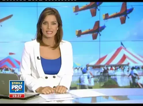 Show aviatic la Tirgu Mures. Acrobatiile i-au incantat pe spectatori