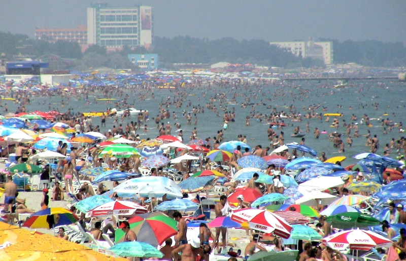 Lista hotelurilor care dau "Zile gratuite de vacanta" pana la sfarsitul lunii august, in statiuni