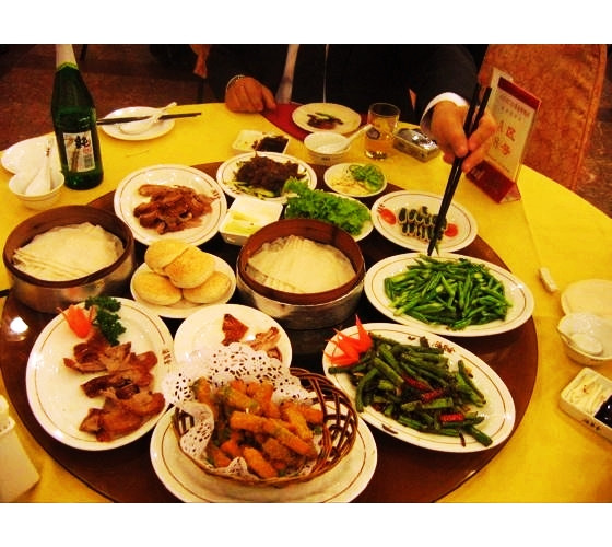 Compromis dulce-acrisor. De Revelion, restaurantele chinezesti fac si bucate romanesti sau se inchid