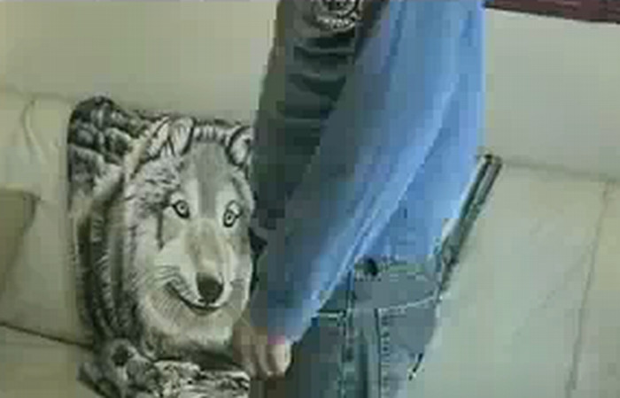 Incredibil. Tanarul care s-a nascut cu o coada, pe care poate sa o miste. VIDEO