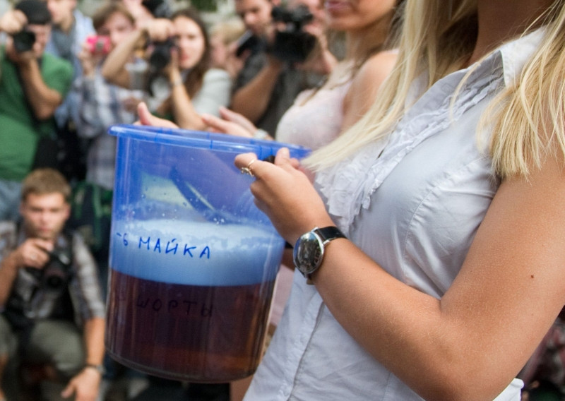 Femeia care bea cea mai mare cantitate de alcool pe zi din lume