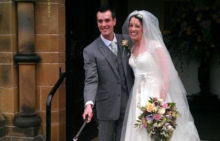 Luna de miere de cosmar, in insulele Seychelles. Si-a vazut sotul mancat de viu de un rechin