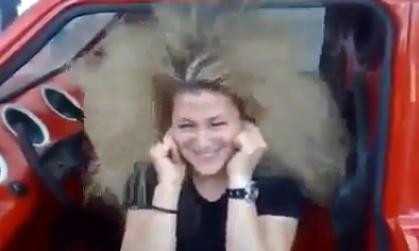 VIDEO. Ti se ridica parul in cap, la propriu. Un sistem audio de 40.000 de wati face asta