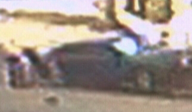 Imagini camera de supraveghere. Un sofer bolnav de viteza spulbera doi oameni pe trotuar. VIDEO