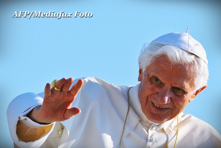 Strazile din Madrid curatate de homosexuali inainte de trecerea Papamobilului