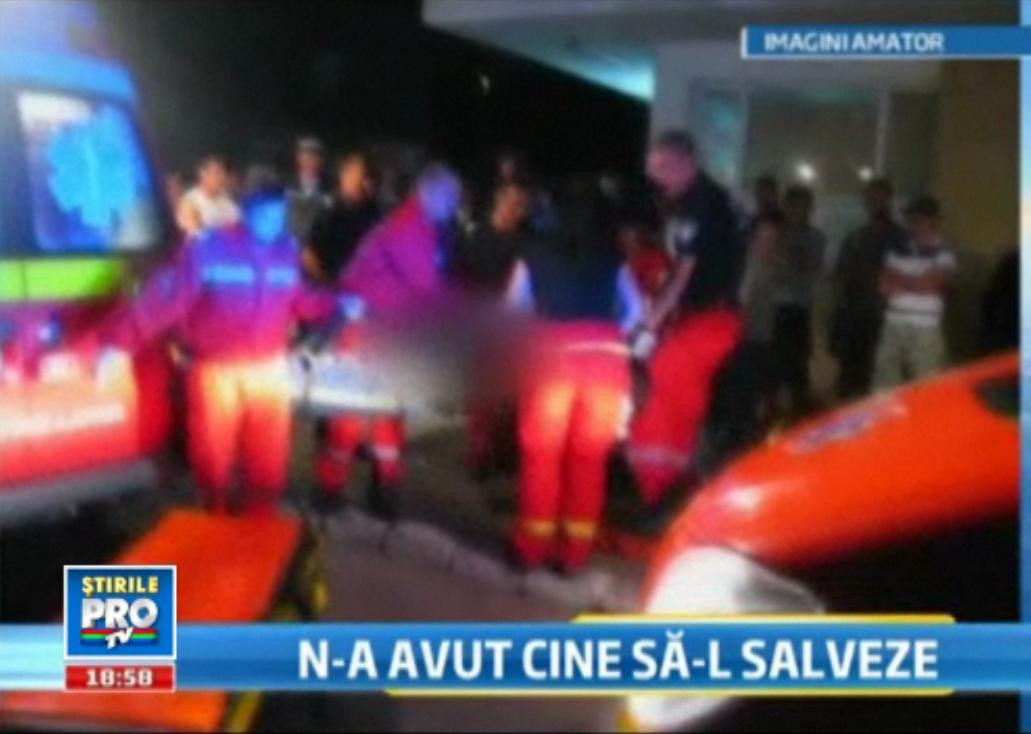 VIDEO. Imagini dramatice in fata unui spital inchis. A murit pentru ca n-a avut cine sa-l salveze
