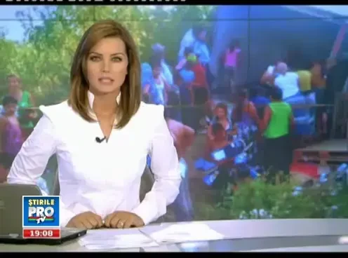 Jaf la drumul mare in Cotofenii din Fata. Zeci de tigani au furat dintr-un TIR, de fata cu politia