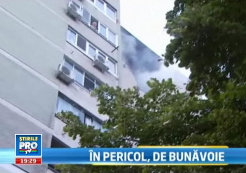 Bloc din Capitala, cuprins de incendiu. Locatarii au refuzat sa-si paraseasca locuintele