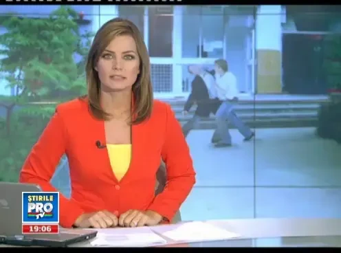 Imagini incredibile la Iasi: Agarici, filmat de sotie in timp ce lua bataie in parcare de la Scafaru