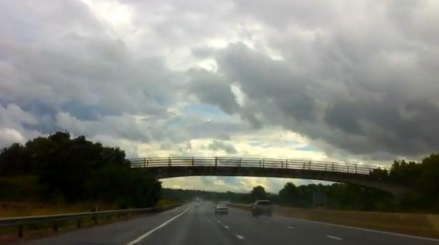 Mister in Marea Britanie. Specialistii spun ca nu e OZN, dar nici nu au alta explicatie. VIDEO