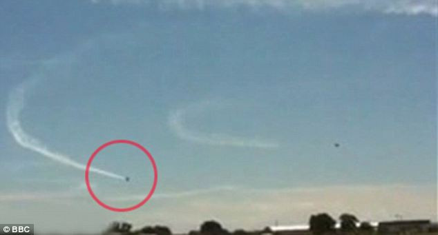 VIDEO. Doi piloti au murit, in timpul unor show-uri demonstrative