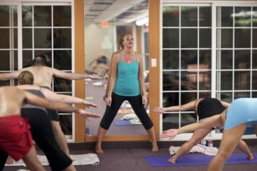 Povestea romancei din Manhattan, care dimineata tranzactioneaza la bursa si seara preda yoga