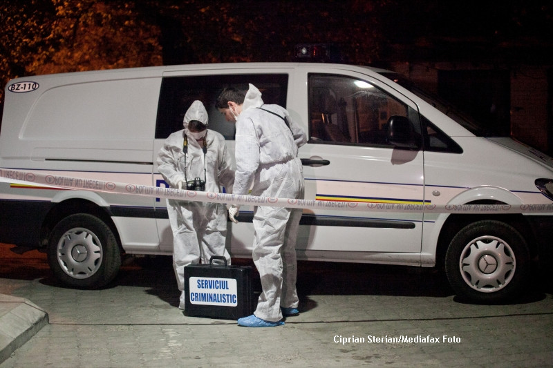 A anuntat la politie disparitia tatalui, insa omul fusese ucis si ingropat in curtea casei
