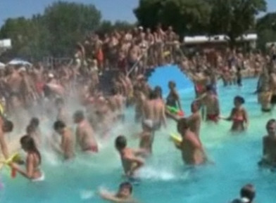 8.000 de oameni au venit la bataia cu apa organizata de ProFM la strandul Neptun din Arad