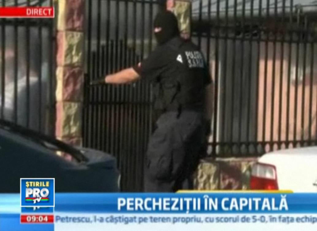 VIDEO. "Cu astea cum facem?". Armele improvizate ale interlopilor, prea mari pentru masina politiei