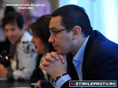 Victor Ponta conduce eco. Este soferul unei masini cu motor hibrid, cumparata prin leasing de PSD