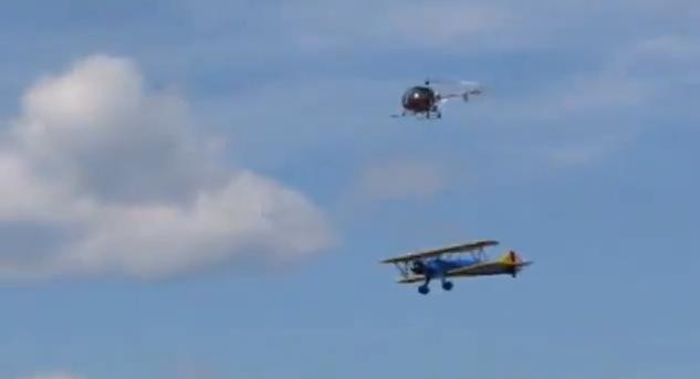 Imagini teribile. Spectatori ingroziti: au vazut cum un cascador a murit in timpul unui show aerian