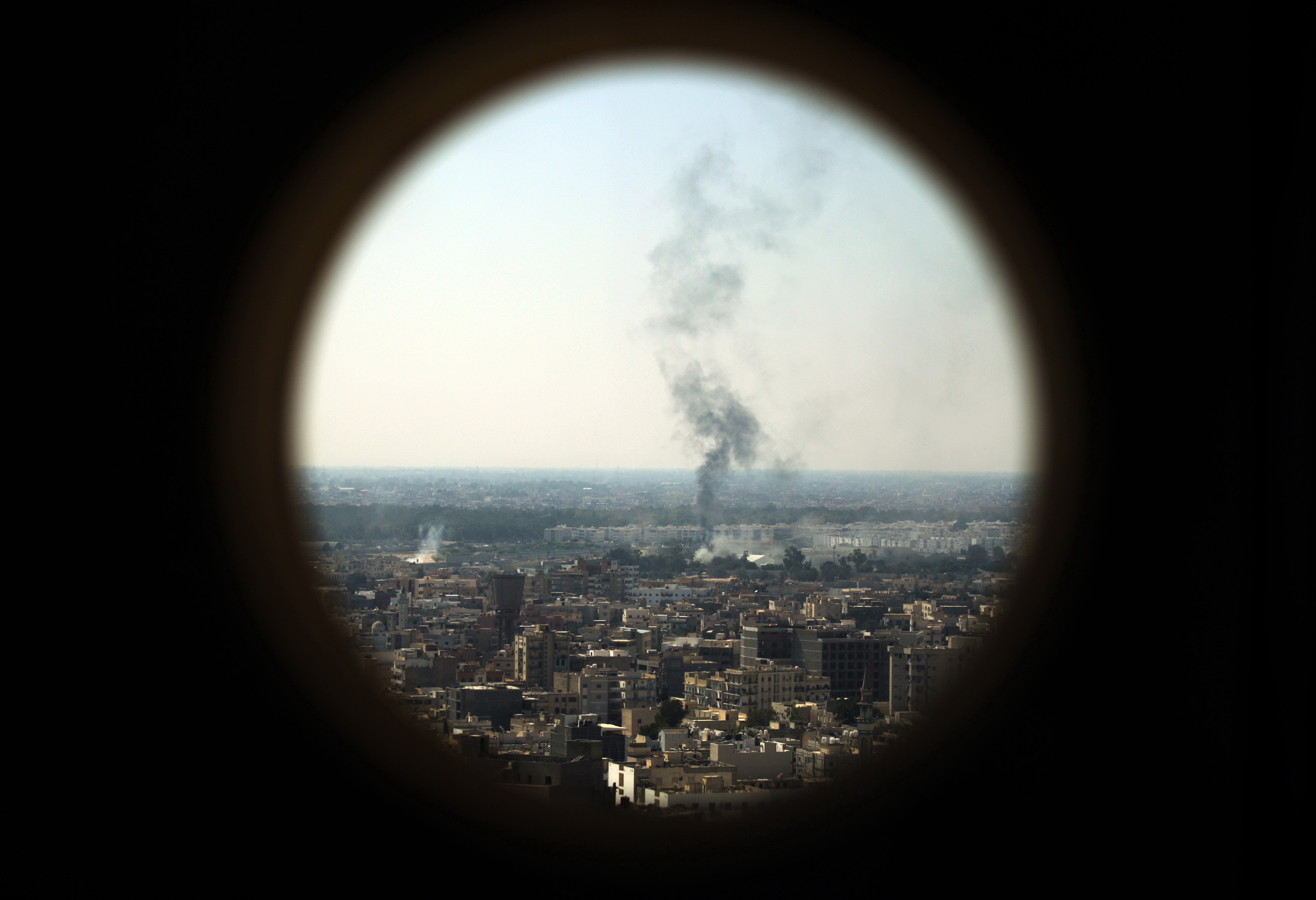 Fost inalt oficial: Ghaddafi a suferit un infarct, e la pat in buncarul cu sala de forta si piscina