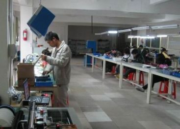 Mitul etichetei "made in China". Cine iese de fapt in castig