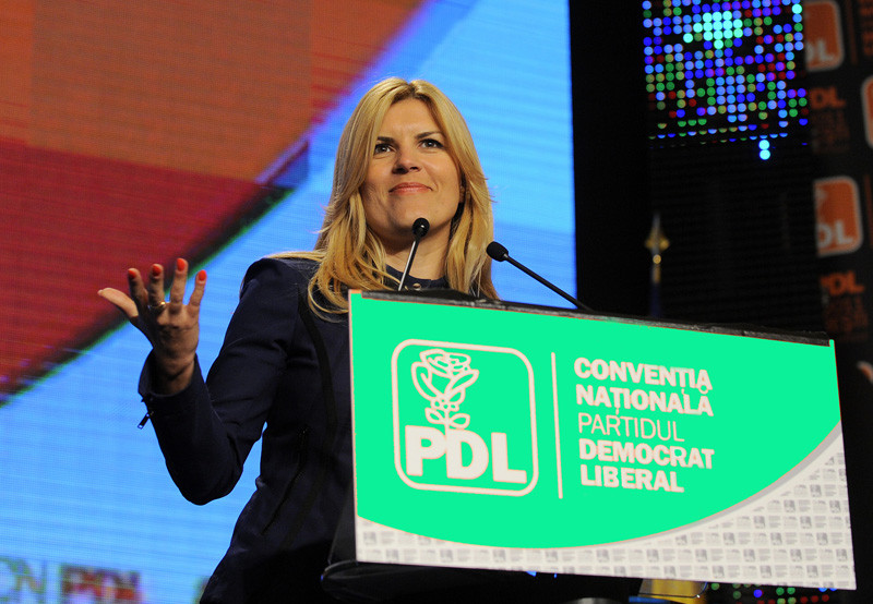 Le place tare mult ... verdele. Cum vrea Udrea sa schimbe faţa PDL pentru alegerile din 2012