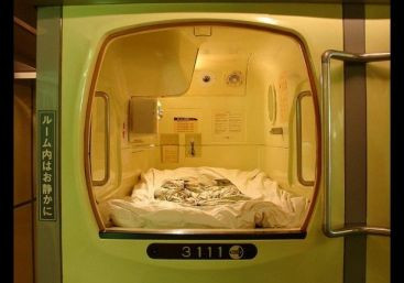 Au dotari de lux si sisteme high-tech. Cat platesti pentru cele mai mici camere de hotel din lume