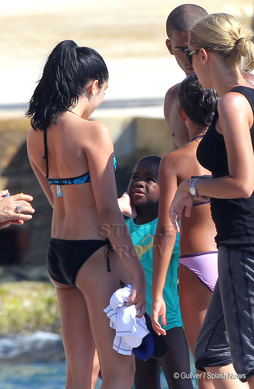 FOTO. Fiica Madonnei, aparitie spectaculoasa pe plaja. Si-a eclipsat mama celebra, in vacanta