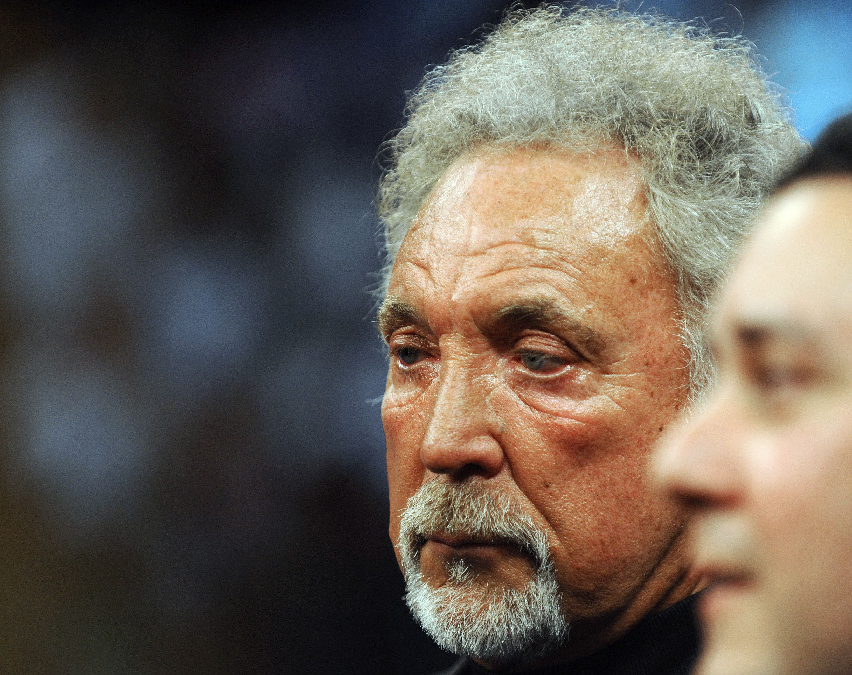Tom Jones, internat la un spital din Monaco dupa ce nu a mai "pornit" pentru un al doilea concert