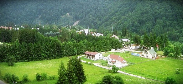 Zona din Romania, supranumita "Mica Elvetie". Locul in care ai vecini celebri